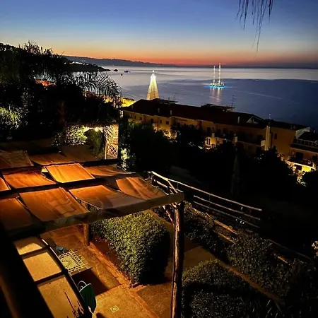 Luxury, Vittorio, Pool, Taormina,etna & Seaview Villa Giardini Naxos